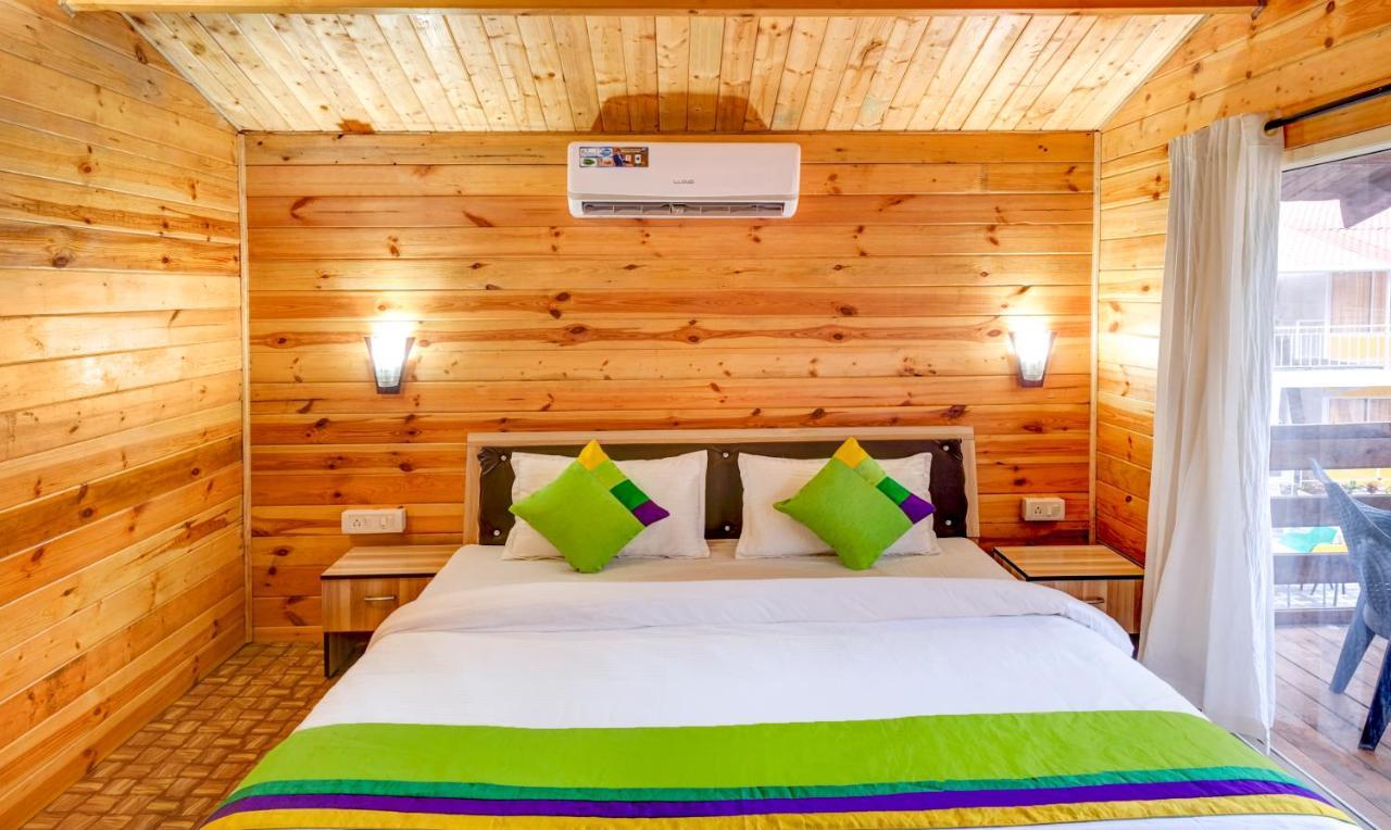 Beach Walk Resort Morjim Exterior foto