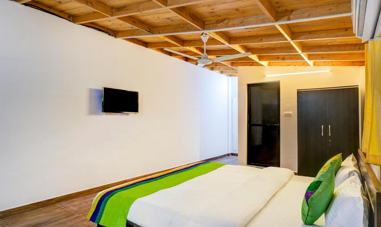 Beach Walk Resort Morjim Exterior foto